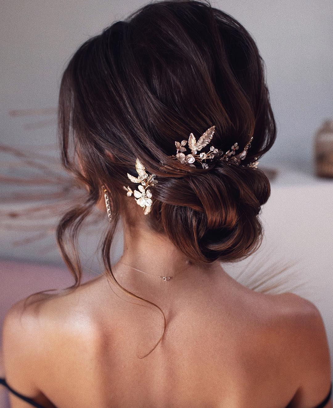 Coque Alto vs. Coque Baixo: Qual o Ideal para o Seu Casamento?