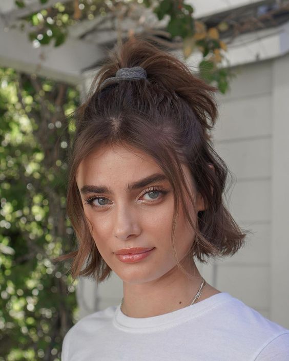 erros comuns ao estilizar cabelo liso curto
