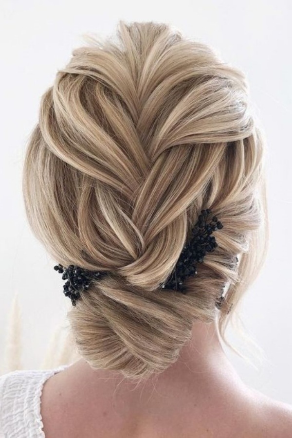 Tendências de Penteados para Mães de Noivos em 2024/2025