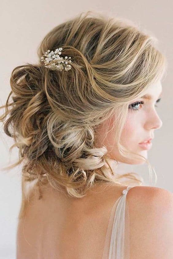 penteados para afinar o rosto cabelo médio casamento