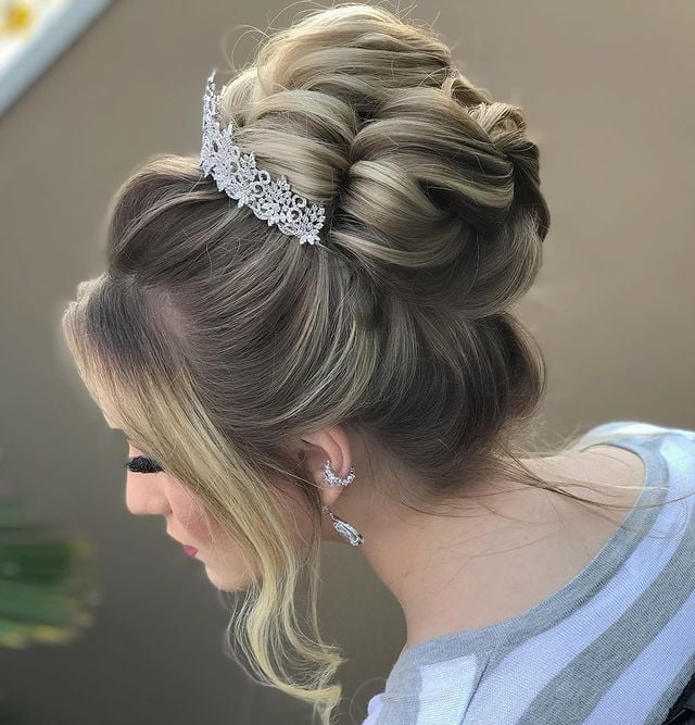 penteado casamento civil com coroa