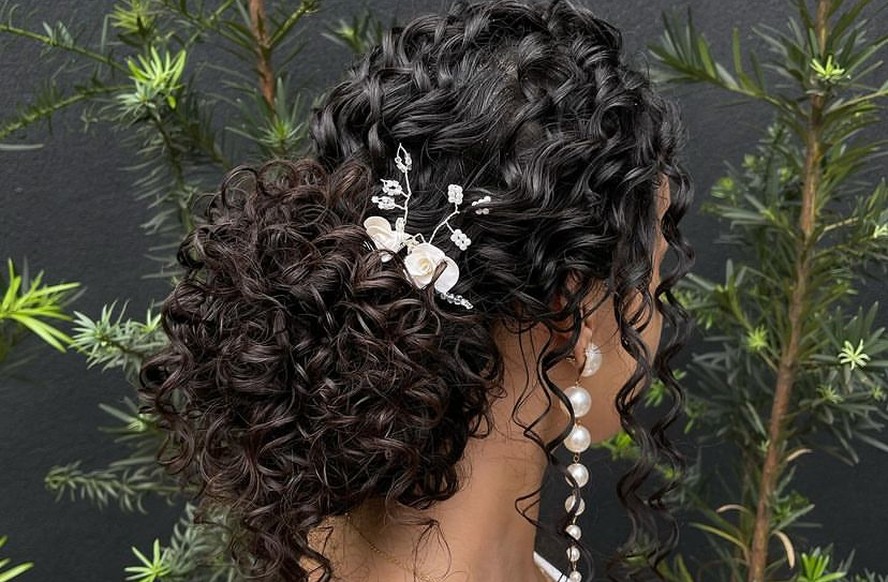 Como Escolher o Penteado Cacheado Perfeito para Cada Tipo de Casamento
