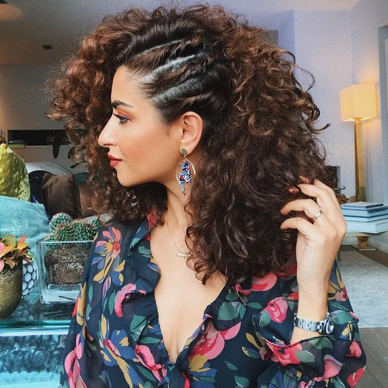 penteados para casamento para cabelos cacheados