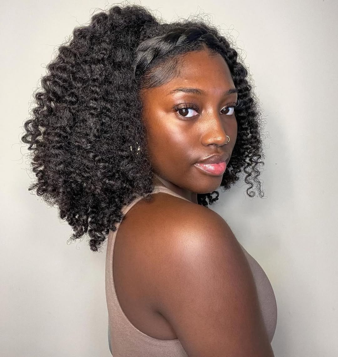 penteados para casamento para cabelos cacheados