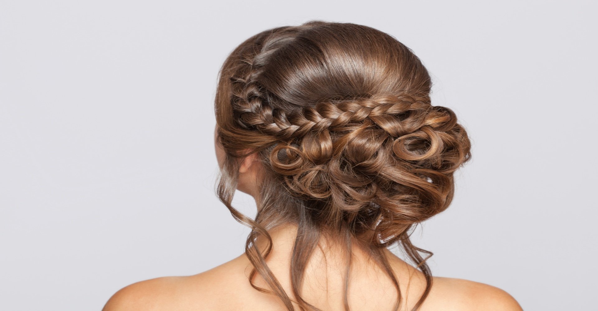 Semipresos e Soltos: O Penteado Ideal de Madrinha para o Seu Estilo de Vestido; Acessórios e Finalização: Elevando Seu Penteado de Madrinha com Detalhes Incríveis; Penteados para Madrinhas: Dicas Essenciais para Harmonizar com o Formato do Rosto e Local do Evento