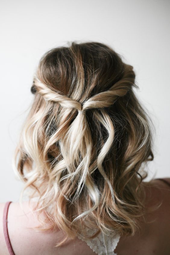 Semipresos e Soltos: O Penteado Ideal de Madrinha para o Seu Estilo de Vestido; Acessórios e Finalização: Elevando Seu Penteado de Madrinha com Detalhes Incríveis; Penteados para Madrinhas: Dicas Essenciais para Harmonizar com o Formato do Rosto e Local do Evento
