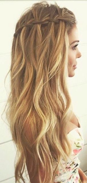 5 Ideias de Penteados para Madrinhas com Cabelos Longos
Como Escolher o Penteado Ideal para Madrinhas
Penteados Modernos para Madrinhas: Tendências Atuais
O Papel do Vestido na Escolha do Penteado da Madrinha
Inspirações de Penteados para Casamentos Diurnos e Noturnos