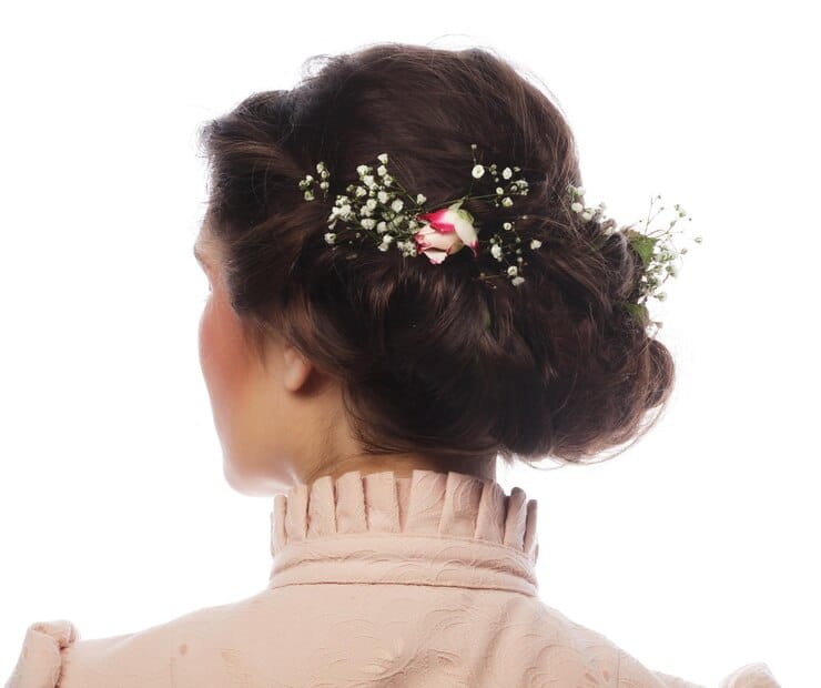 Tendências de penteados para madrinhas em 2025: Flipped Bob e Efeito Wet