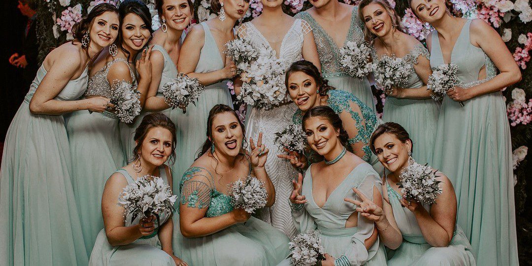 penteados para madrinha de casamento simples