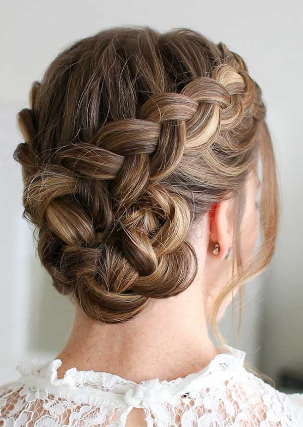 Dicas de Finalização para Penteados de Madrinha com Cabelo Curto Durarem a Festa Toda