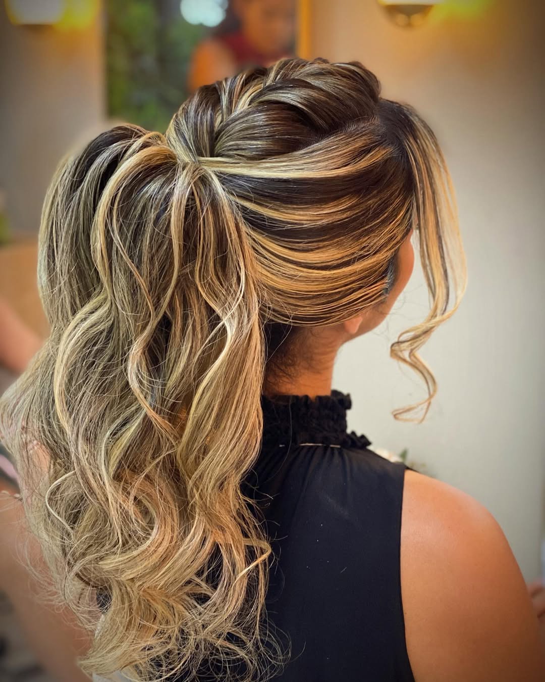 penteados para madrinhas com trança para cabelo curto