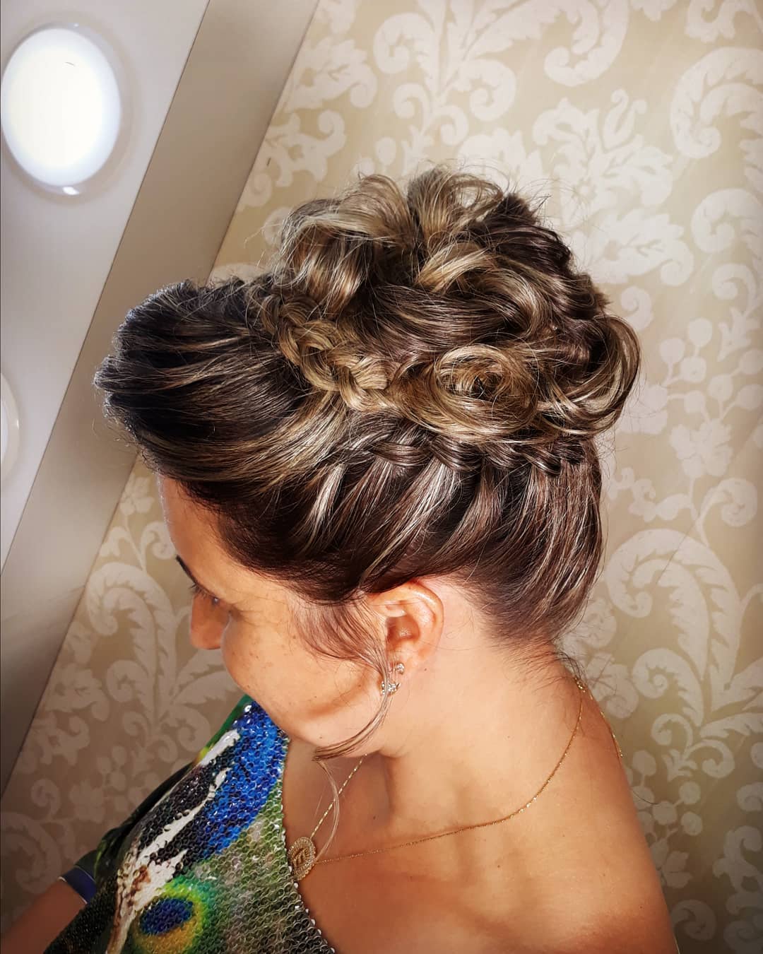 penteados para mãe da noiva com cabelo curto e fino