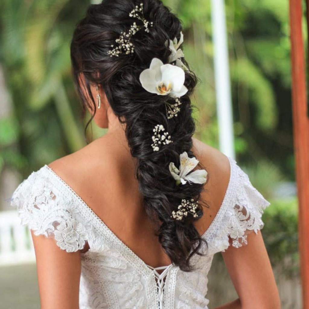 Estilos e Acessórios Essenciais
3. Do Boho ao Clássico: Descubra o Penteado Solto Perfeito para o Seu Grande Dia
4. Como Usar Véu com Cabelo Solto: Dicas e Inspirações
5. Penteados Soltos para Noivas: A Tendência que Valoriza a Naturalidade