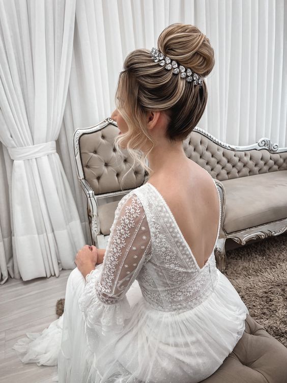 Tendências de coques para noivas em 2024