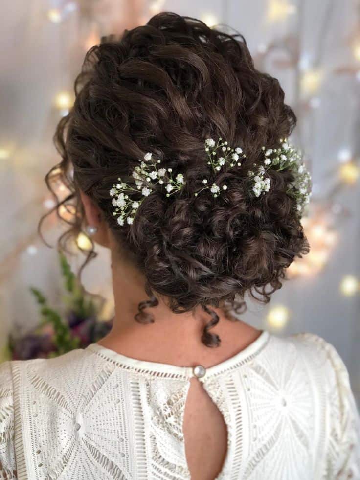 penteados para noivas cacheadas com tiara