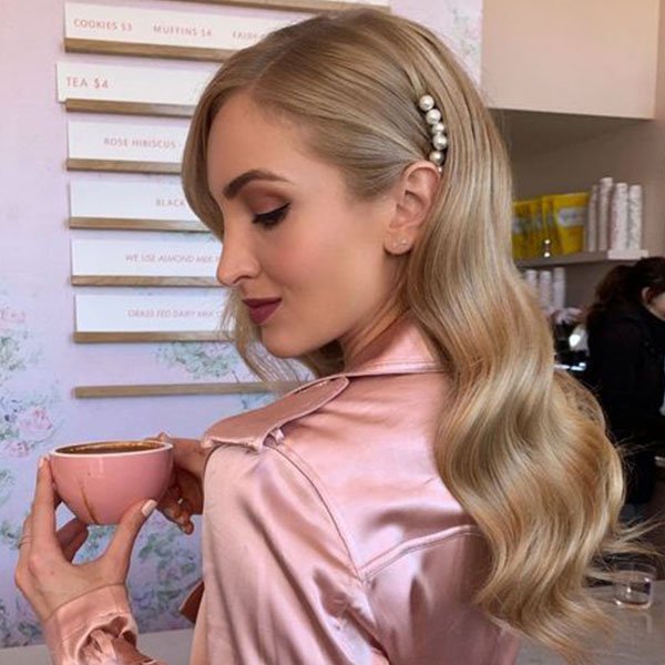 penteado simples para madrinha de casamento com cabelo curto