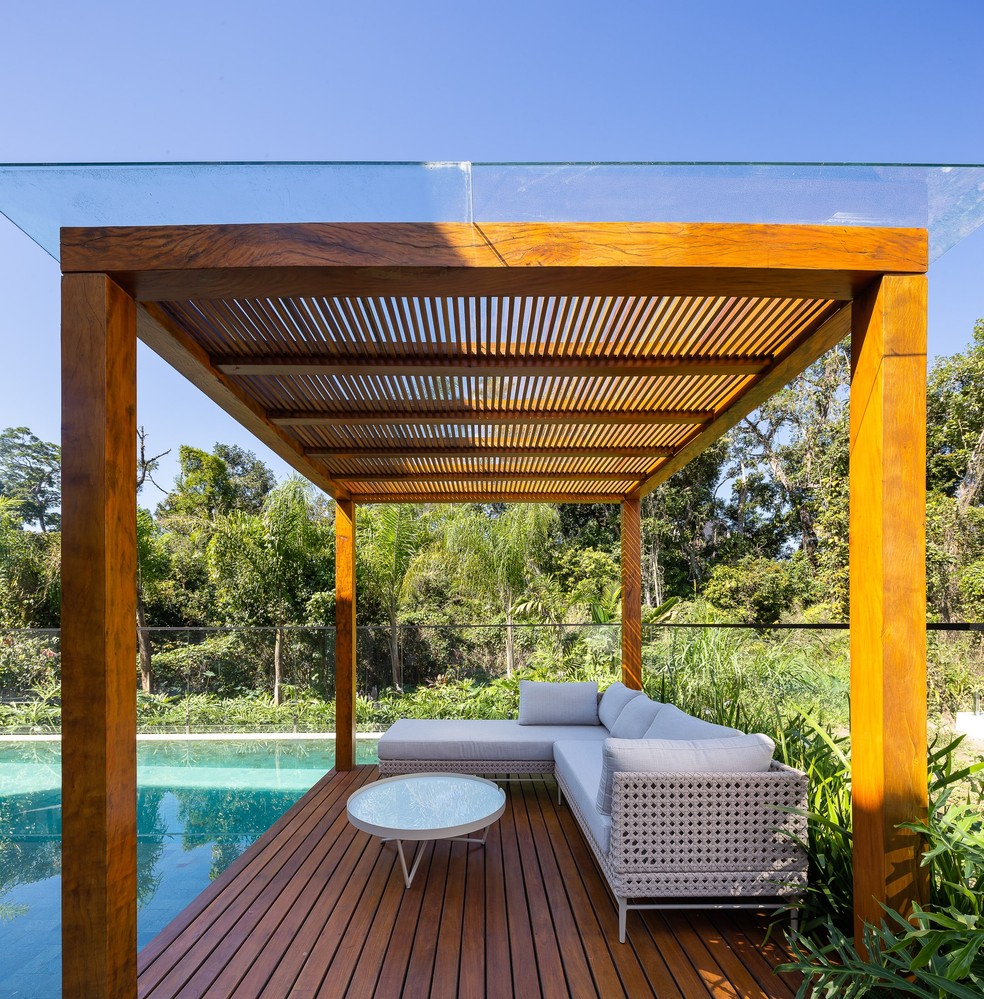 ideias de pergolados de madeira para inspirar seu projeto