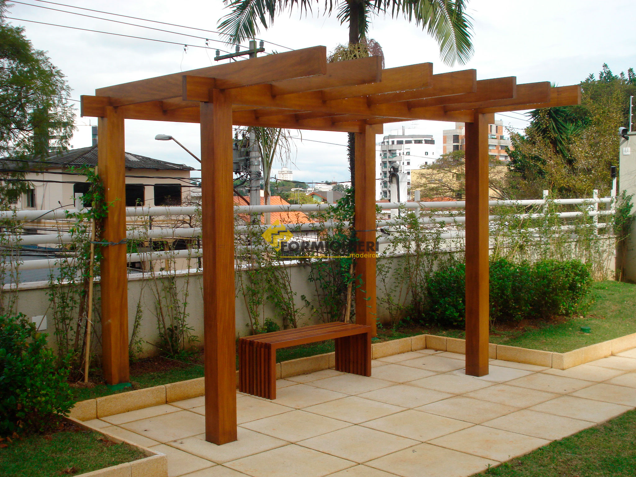 como instalar pergolado de madeira pré moldado