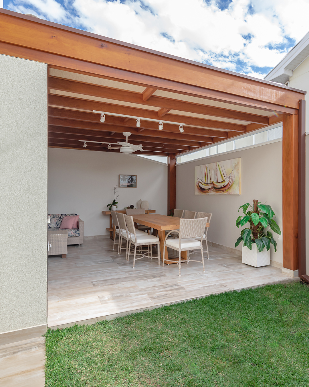 quanto custa um pergolado de madeira sob medida