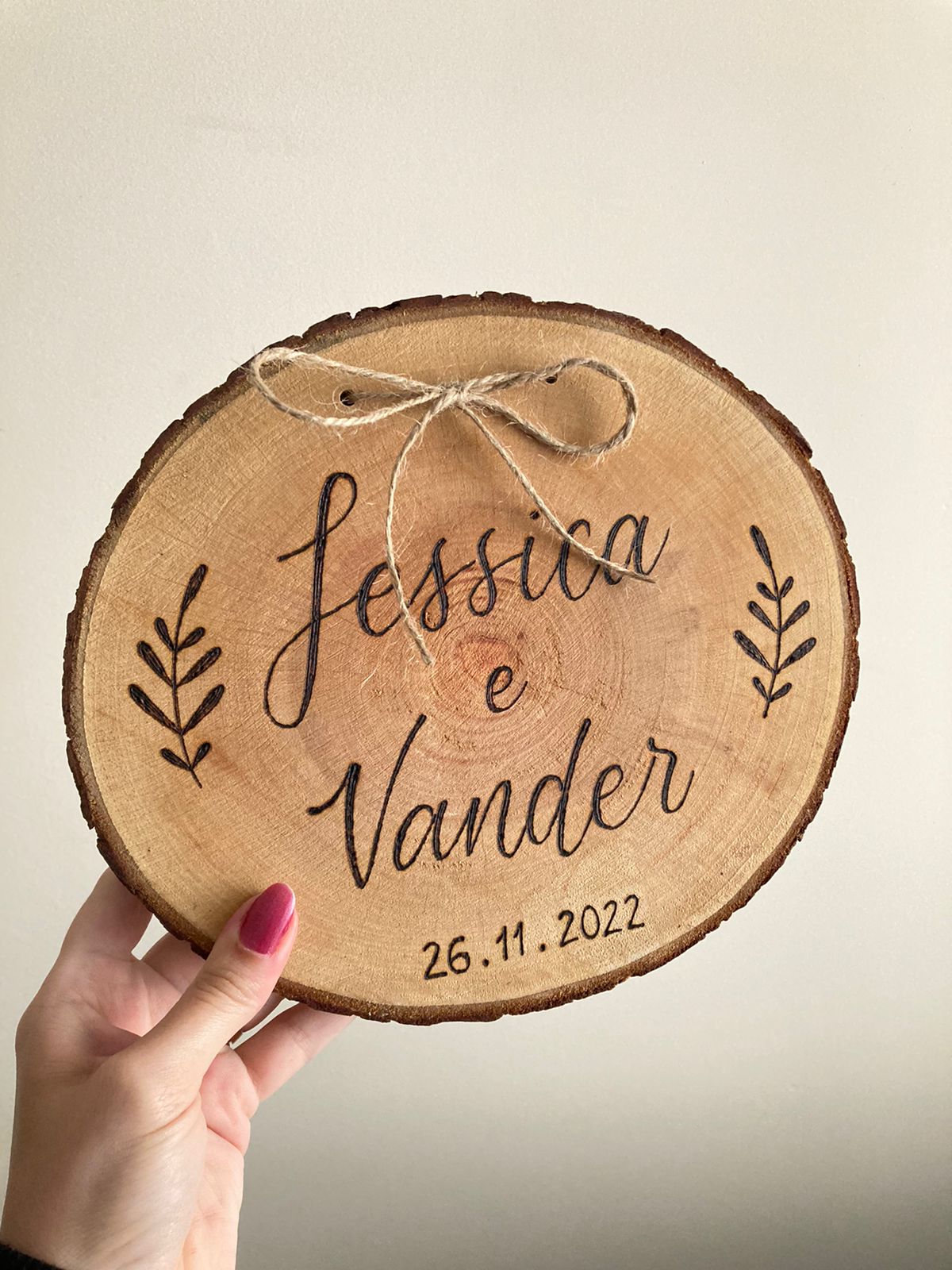 quanto custa um porta aliança rústico madeira personalizado