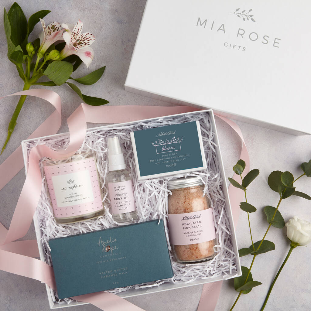 Acessórios Personalizados: Joias e Robes para Madrinhas