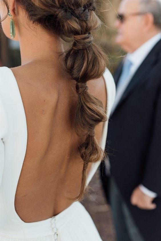 5 ideias de títulos:
1. Rabo de Cavalo para Noivas: O Guia Completo para um Visual Inesquecível
2. Estilos de Rabo de Cavalo que Vão Dominar os Casamentos de 2025
3. Acessórios que Transformam seu Rabo de Cavalo em um Penteado de Noiva
4. Como Escolher o Rabo de Cavalo Perfeito para o Seu Formato de Rosto
5. Rabo de Cavalo vs. Coque: Qual Penteado de Noiva é Ideal para Você?