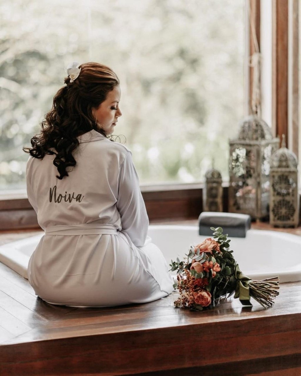 5 ideias de títulos:
1. O Guia Completo do Roupão de Noiva Perfeito para o Making Of
2. Estilos de Roupões de Noiva: Do Clássico ao Moderno
3. Personalização de Roupões: Detalhes que Tornam seu Making Of Único
4. Onde Comprar o Roupão de Noiva Ideal: Lojas e Marketplaces
5. Dicas Essenciais para Escolher e Usar seu Roupão de Noiva no Grande Dia