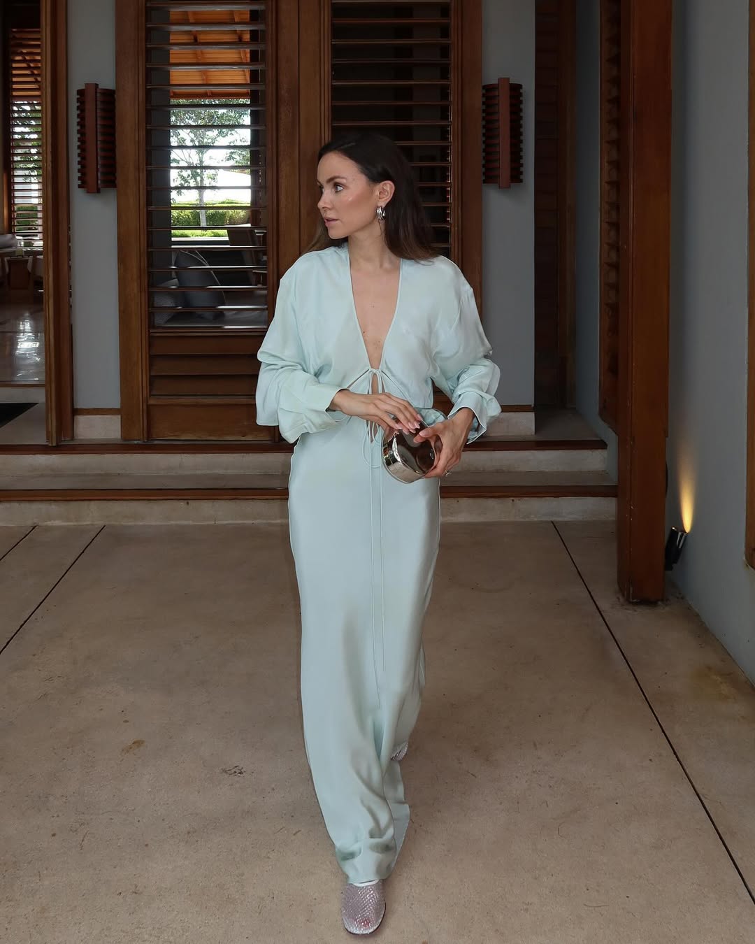 Como Escolher o Vestido Midi Perfeito para um Casamento de Dia