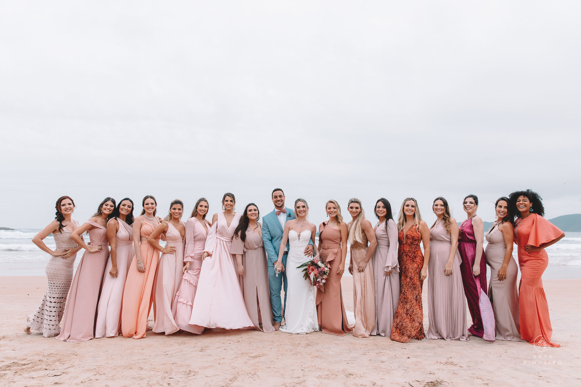 Como Escolher o Vestido Midi Perfeito para um Casamento de Dia