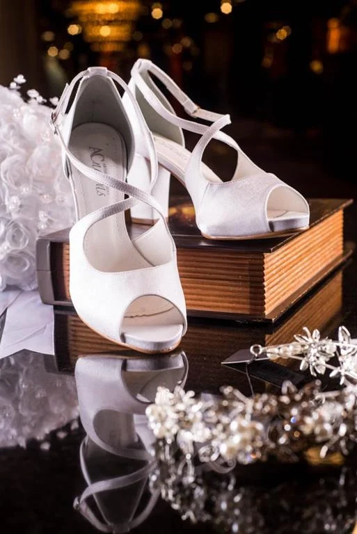 salto para casamento na grama