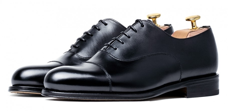 sapato de noivo para casamento na praia