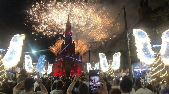 show de fogos durante a festa