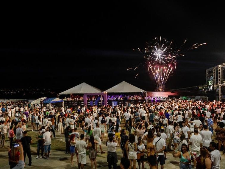 Drones vs. Fogos de Artifício: A Nova Era dos Espetáculos Luminosos