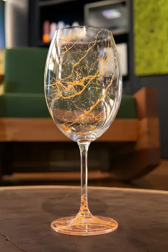 Cuidados Essenciais para Manter o Brilho e a Durabilidade das Suas Taças de Cristal