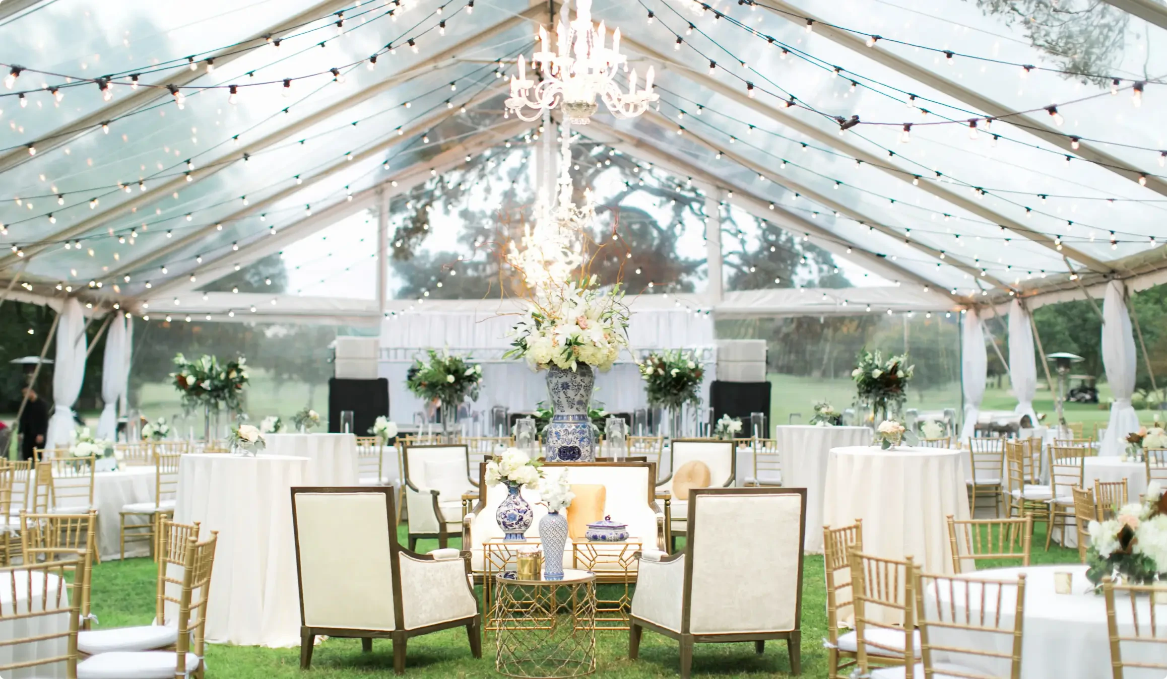 tenda transparente para casamento na praia