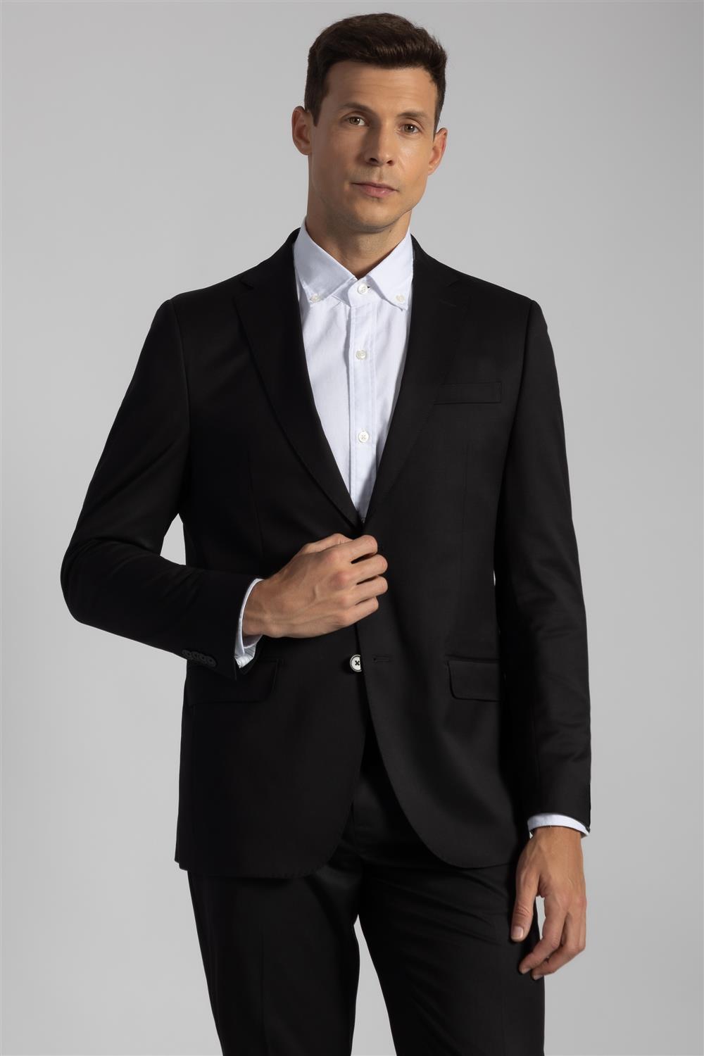 Como Combinar o Terno Preto do Noivo com o Traje dos Padrinhos