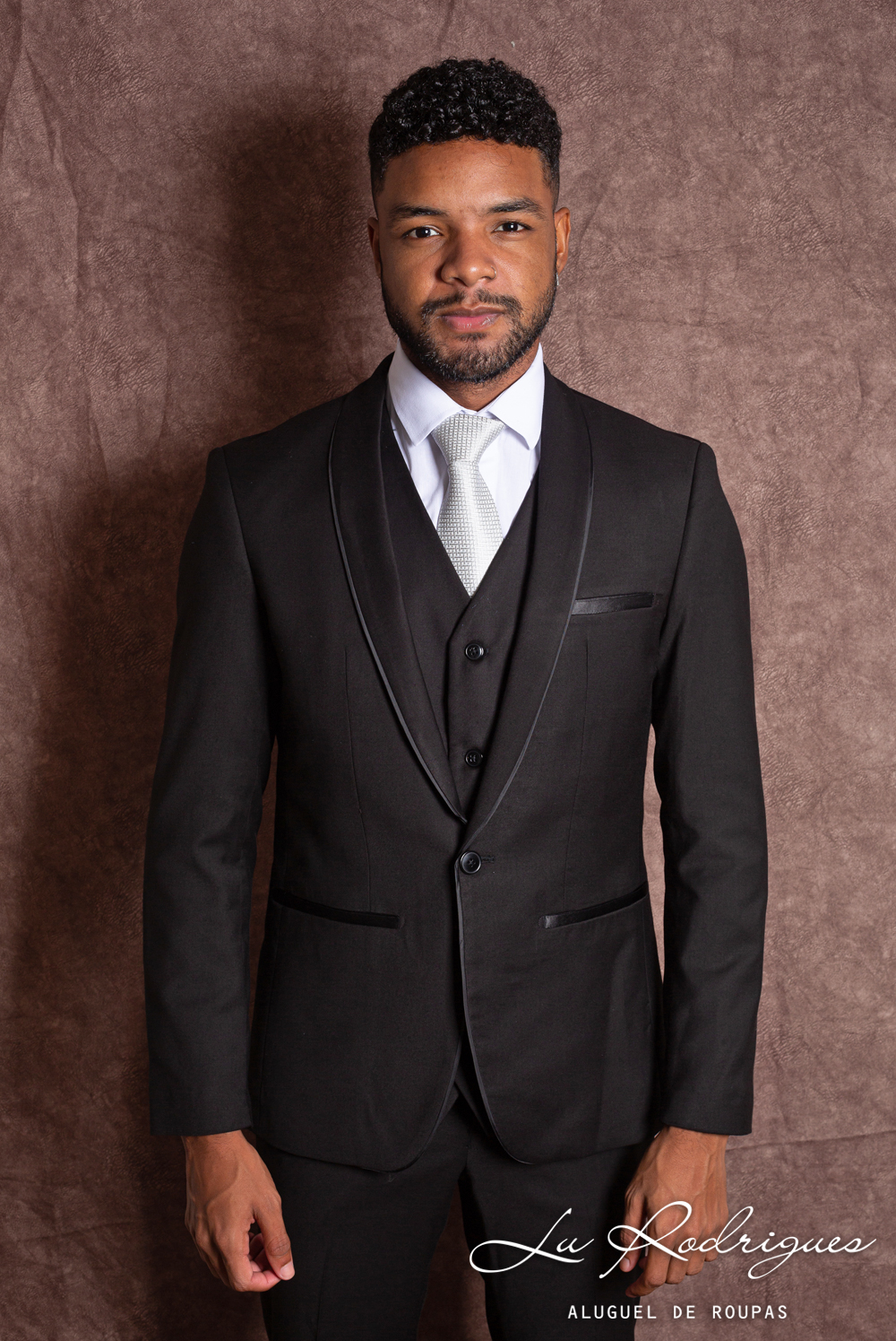 Terno Slim Fit vs. Clássico: Qual o Melhor Corte de Terno Preto para o Seu Casamento?