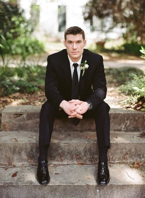 Acessórios Essenciais para o Terno Preto do Noivo: Do Sapato à Lapela