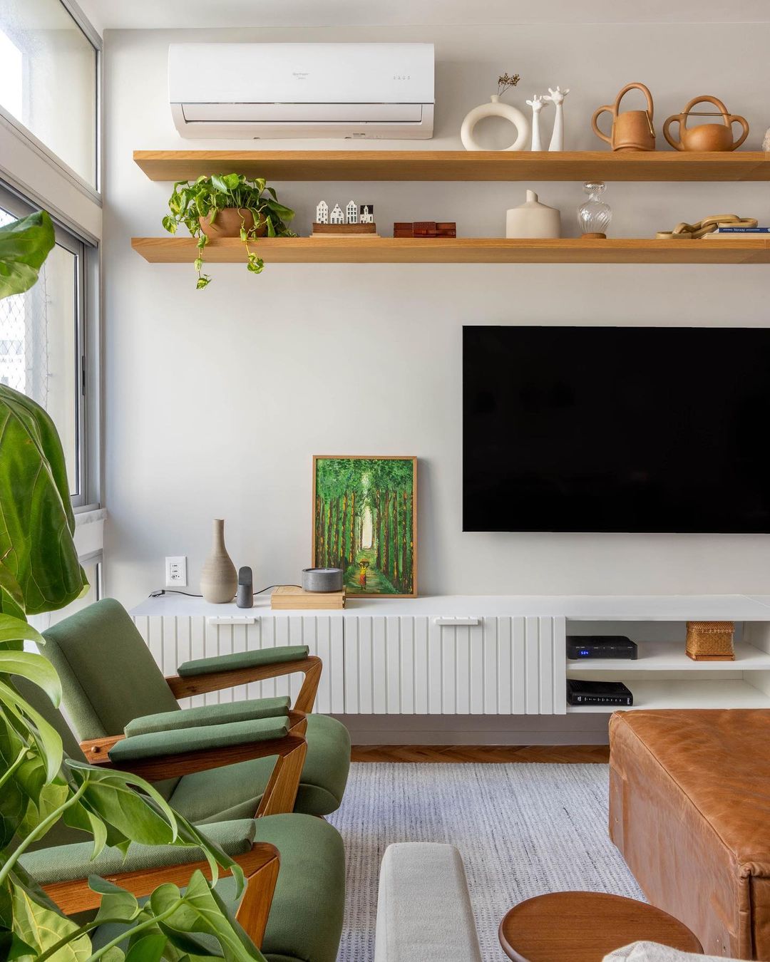 5 ideias de títulos:
1. Verde Oliva: A Cor Que Transforma Sua Decoração e Estilo
2. Descubra as Variações e Combinações Perfeitas do Verde Oliva
3. O Poder Psicológico do Verde Oliva: Sabedoria