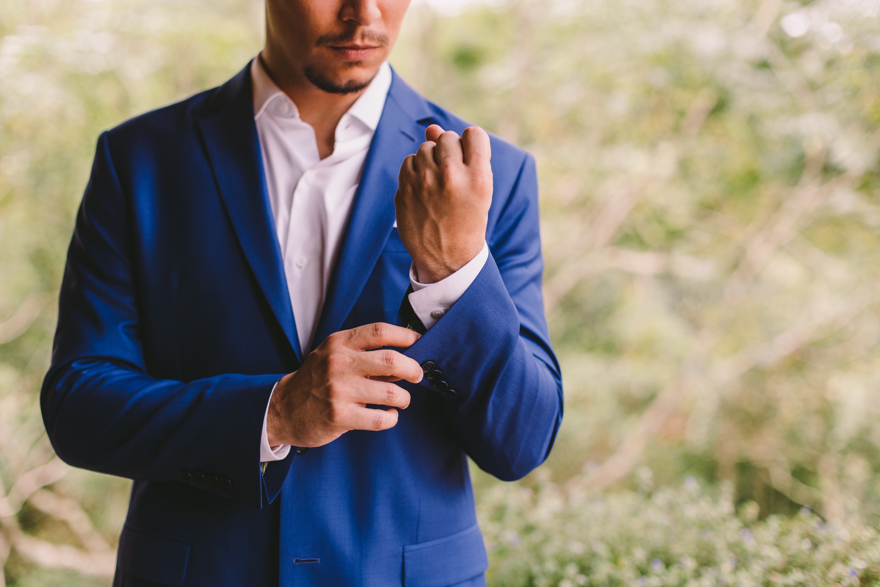 ideias de traje do noivo para casamento na praia