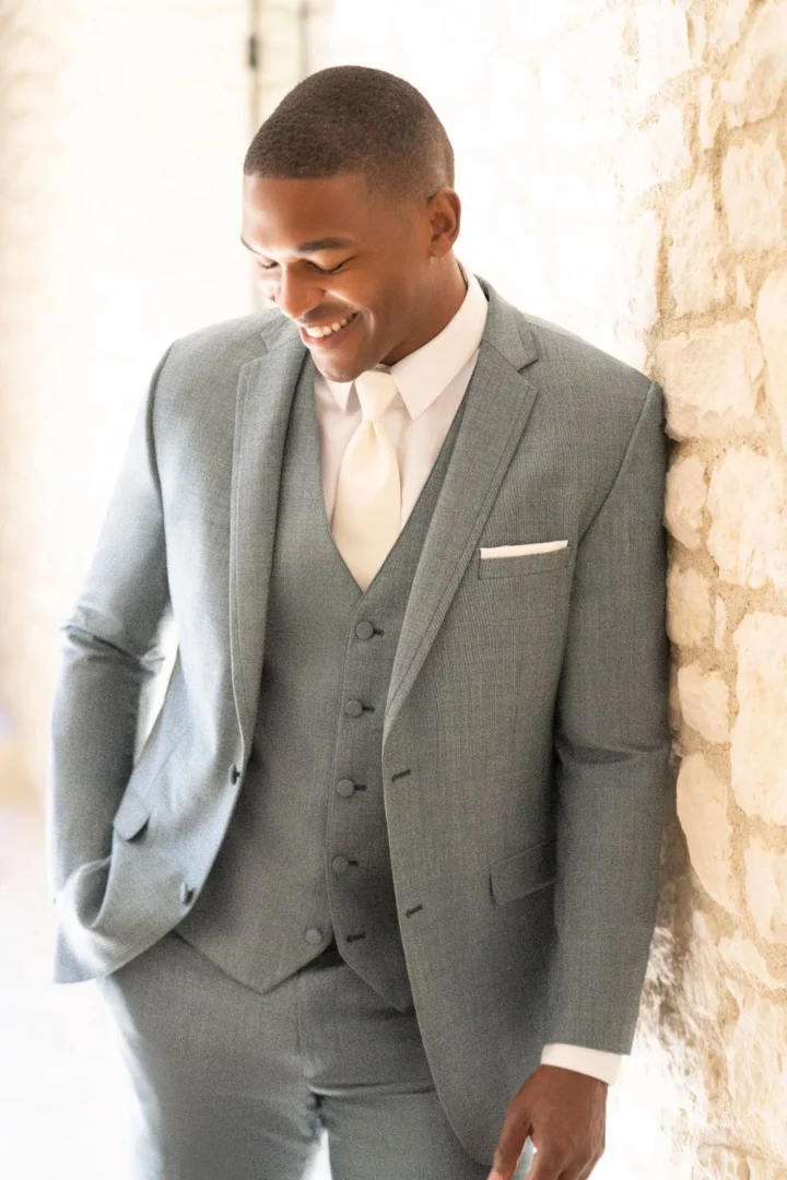 quanto custa alugar um terno de noivo