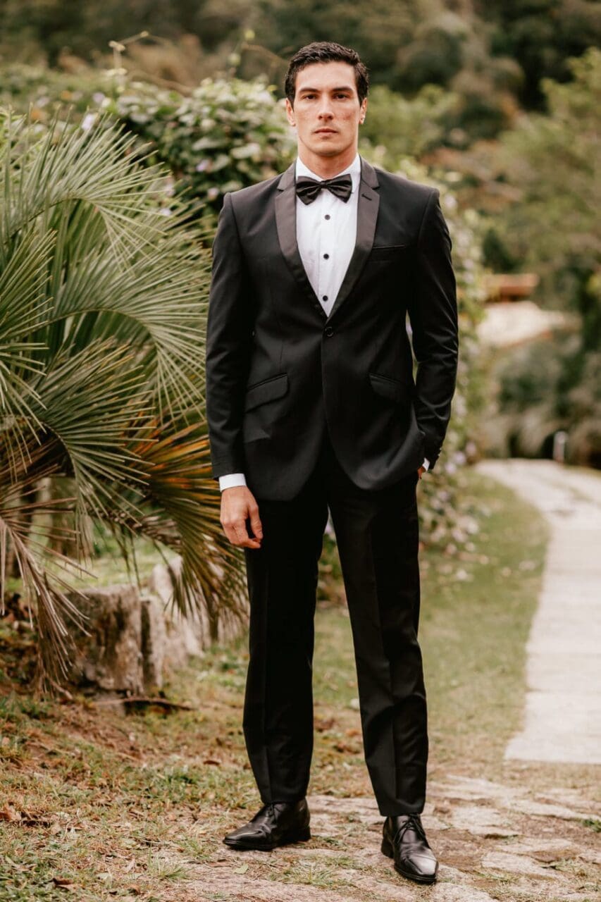 Guia Completo: Como o Corte Slim Fit Transforma o Visual do Noivo Baixo