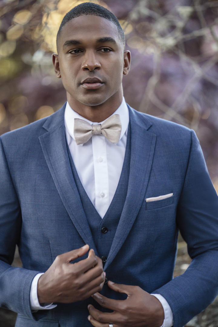 Detalhes que Fazem a Diferença: Acessórios Essenciais para o Terno do Noivo de Baixa Estatura