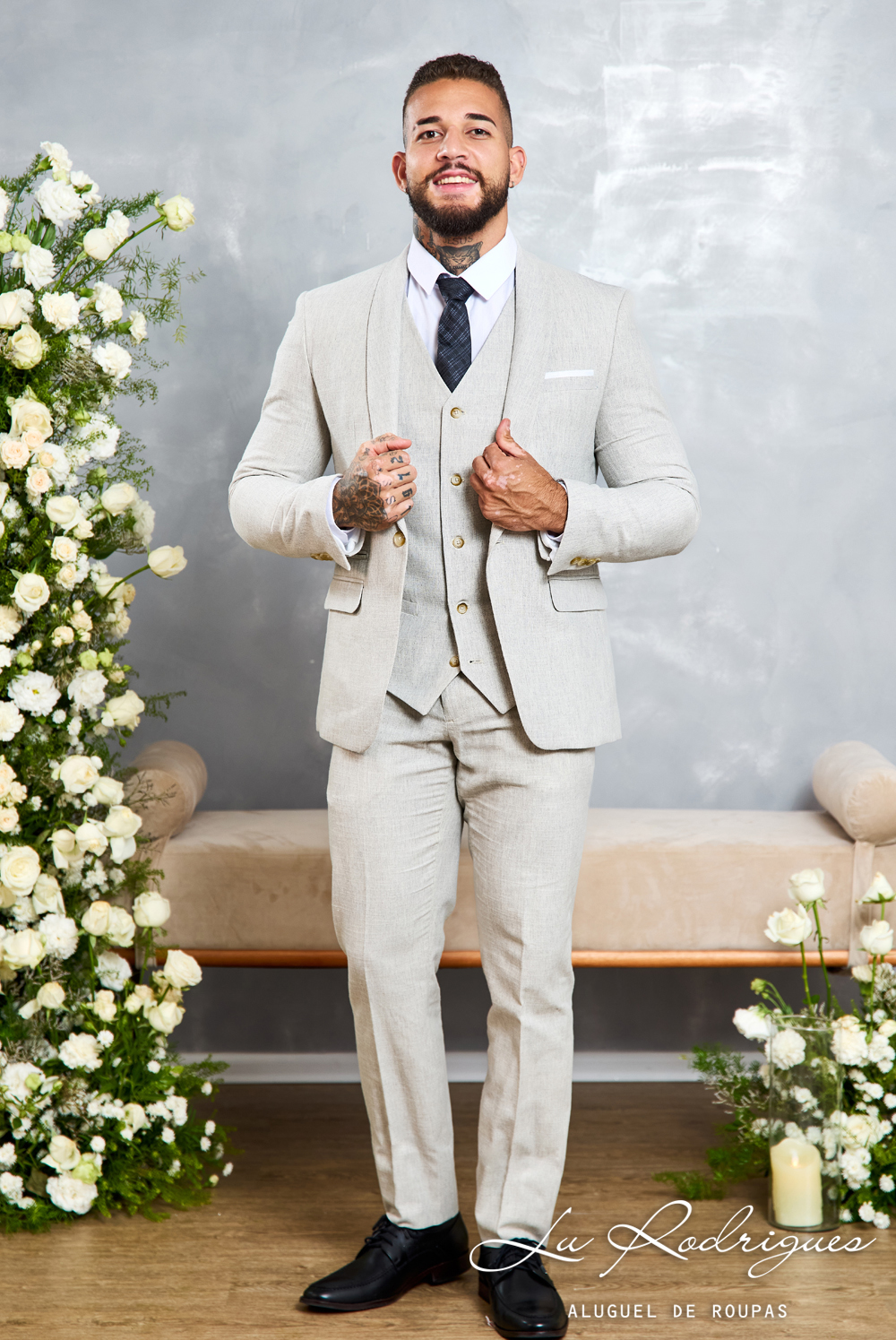 Além do Terno: Outros Trajes de Casamento Ideais para Homens Baixos