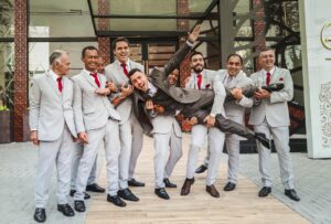 Casamento na Praia: O Traje Perfeito para Padrinhos
