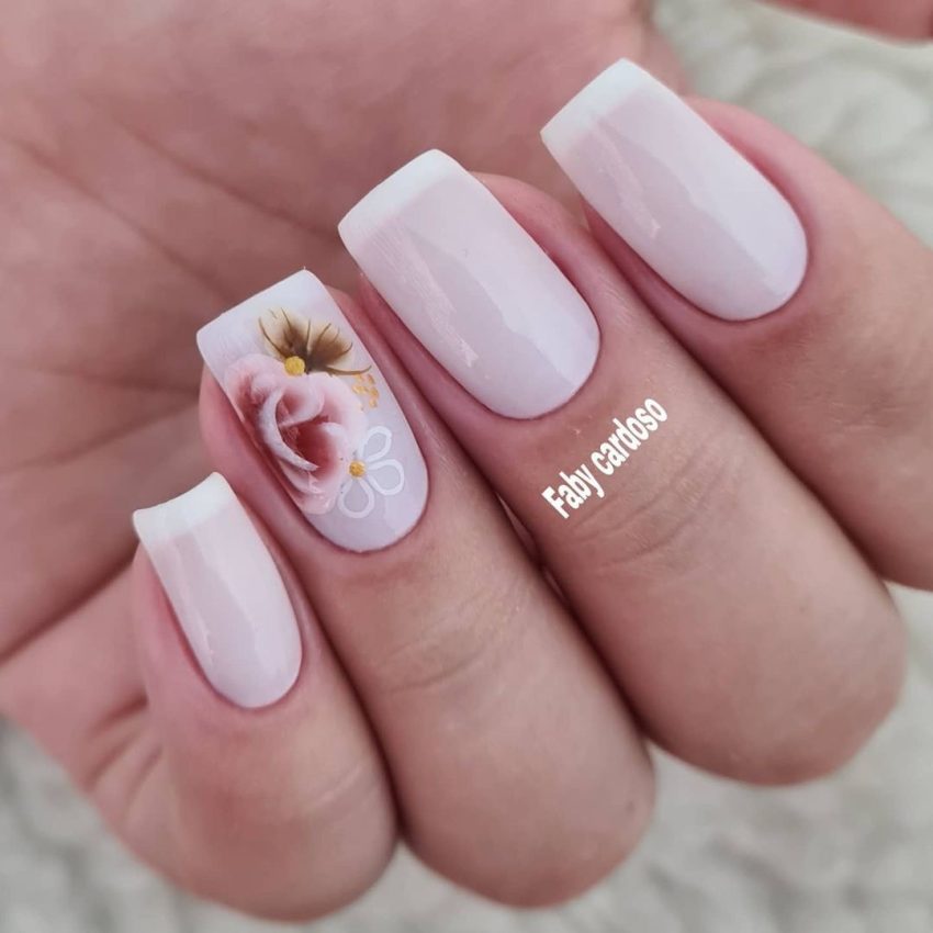 unhas de noiva delicada