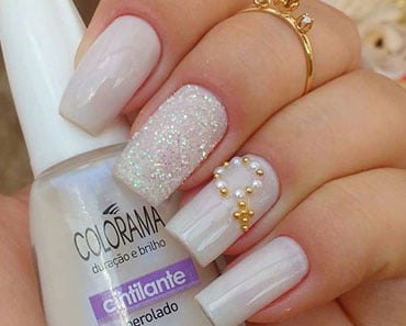 unhas de noiva curtas com pedrarias