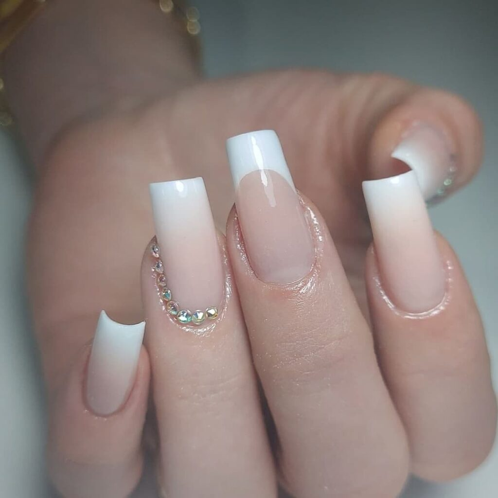 unhas de noivas delicadas