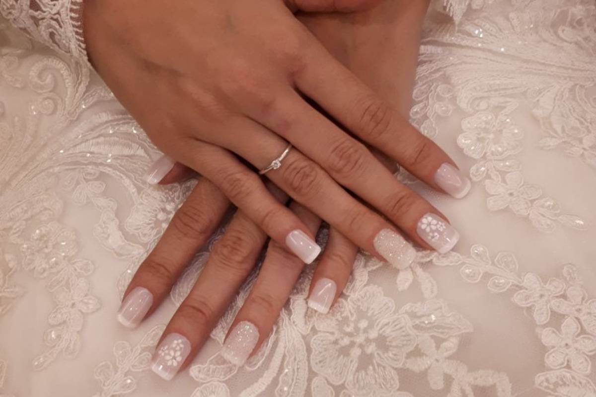 unhas de noivas delicadas