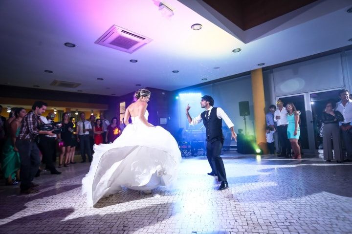 5 ideias de títulos:
1. As Melhores Músicas para a Valsa dos Noivos: Clássicas e Modernas
2. Guia Completo: Como Planejar a Coreografia da Valsa dos Noivos
3. Tendências Inovadoras para a Dança dos Noivos em 2024/2025
4. Dicas Essenciais para um Ensaio de Valsa dos Noivos Perfeito
5. Valsa dos Noivos: Simbolismo